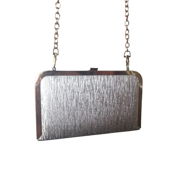 VINTAGE | Metallic Silver Lamé Box Clutch / Shoulder Bag - Picture 2 of 5